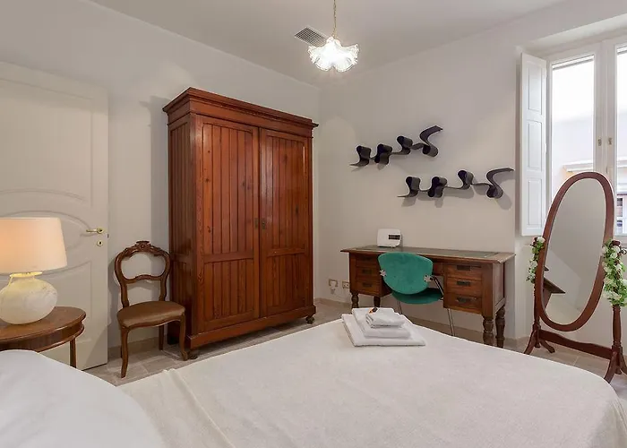 Dimora Storica Palazzo Marescalchi Belli * Roma