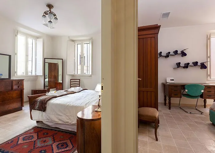 Dimora Storica Palazzo Marescalchi Belli Apartment Rome